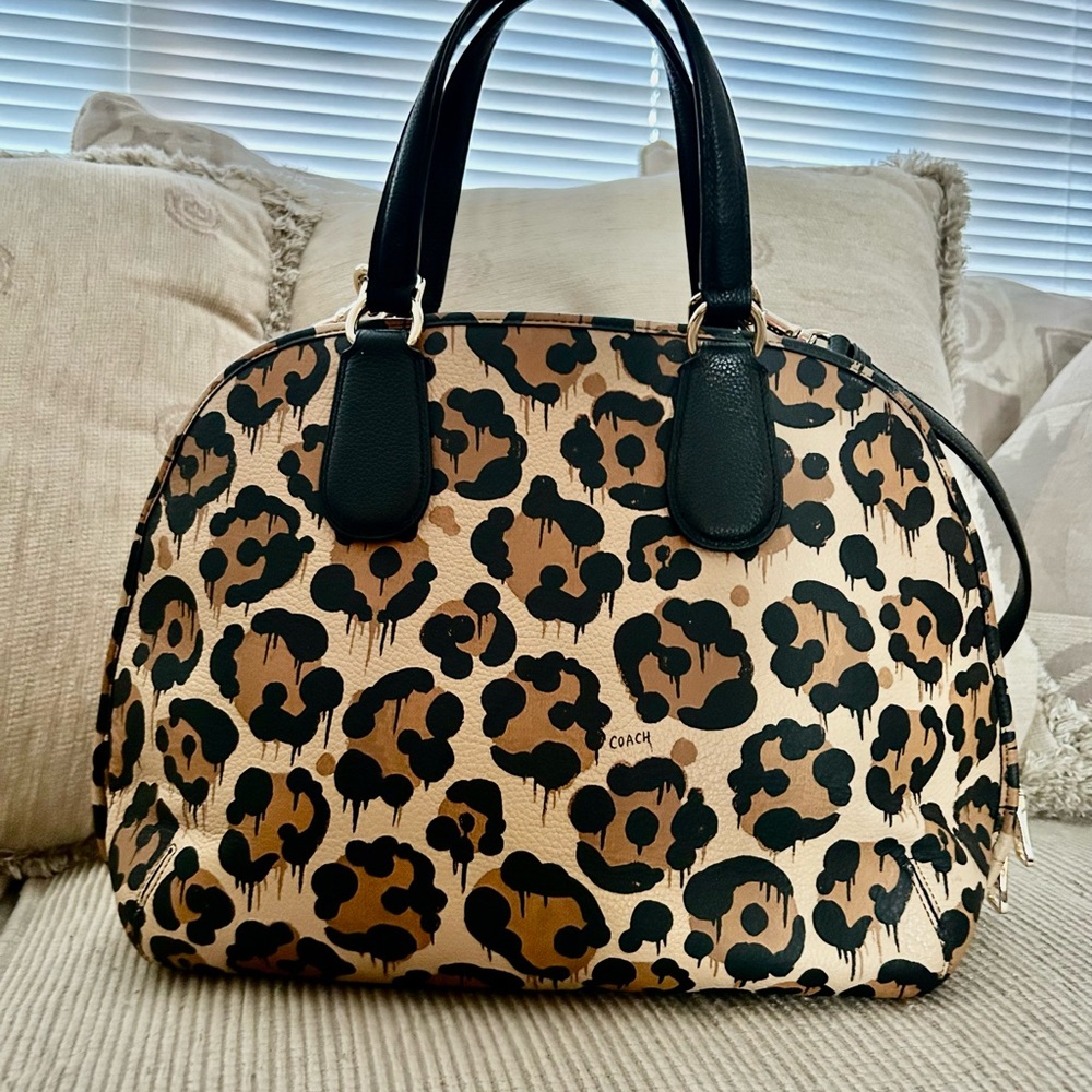 Couch Hand bag - Cheetah Print gently used beautiful like new